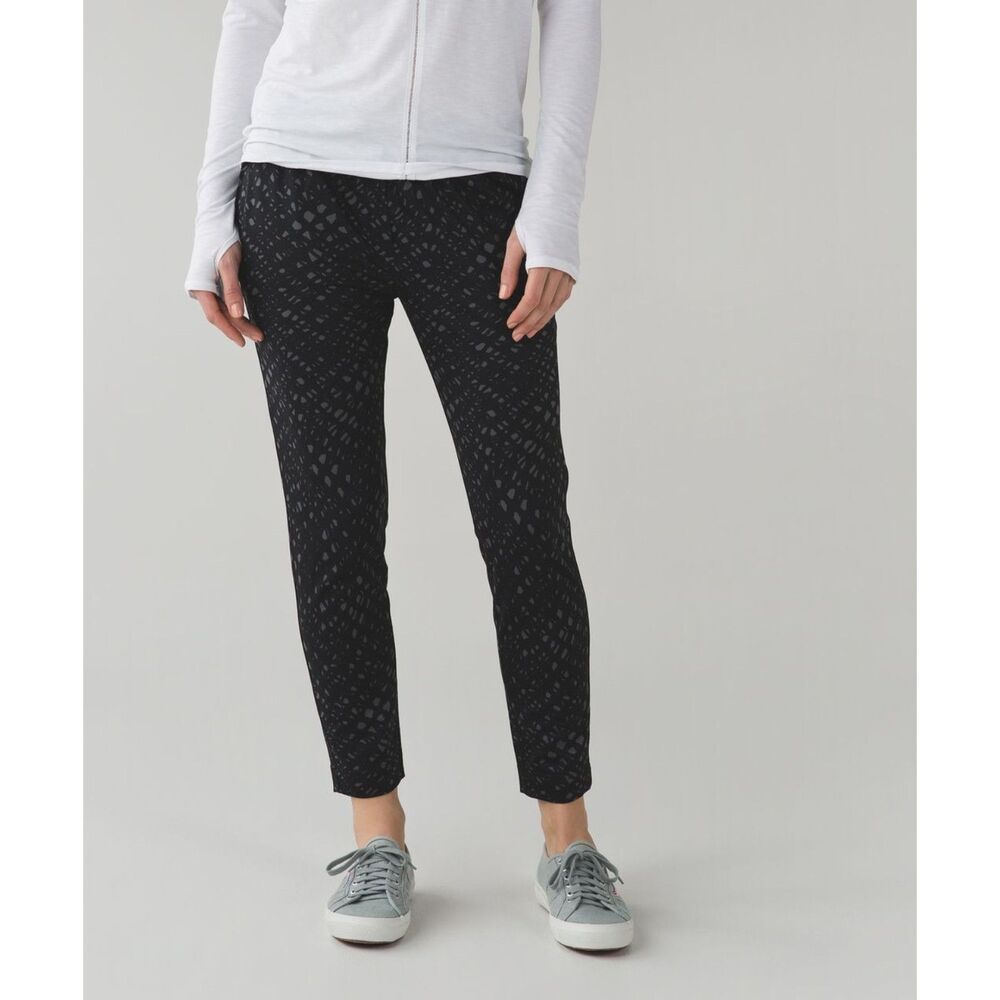 Lululemon Jet Crop (Slim) Lace Play Dark Slate Black